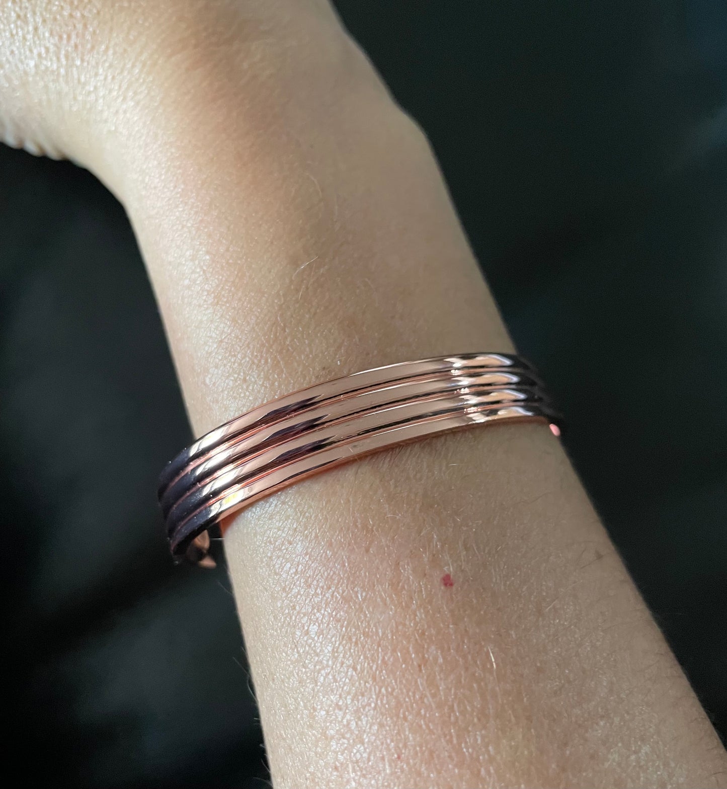 Striped effect rose gold magnetic bangle